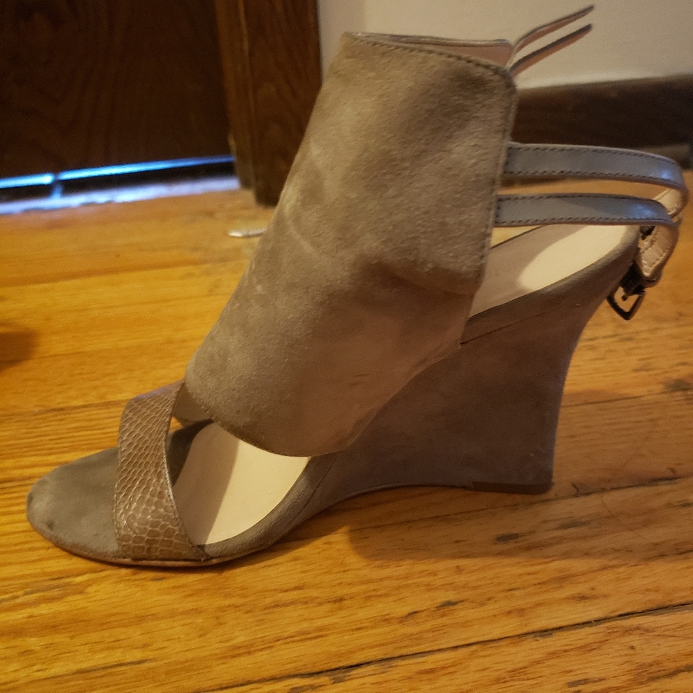 Nine west, size 8, grey suede